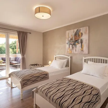 Villa Lulu Kamena Villa S Bazenom Otok Krk Selo Gostinjac * Gostinjac