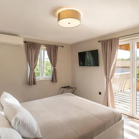 Villa Lulu Kamena Villa S Bazenom Otok Krk Selo Gostinjac Vila *