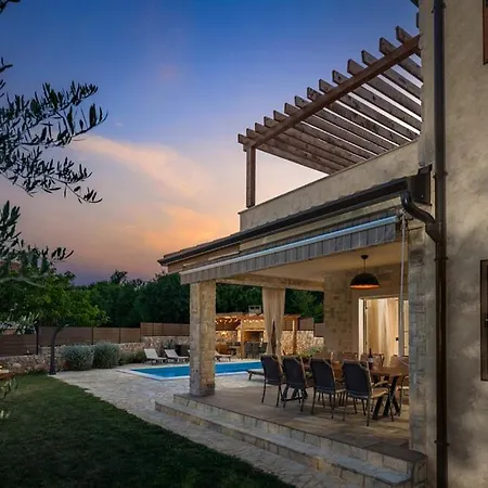 Villa Lulu Kamena Villa S Bazenom Otok Krk Selo Gostinjac Vila