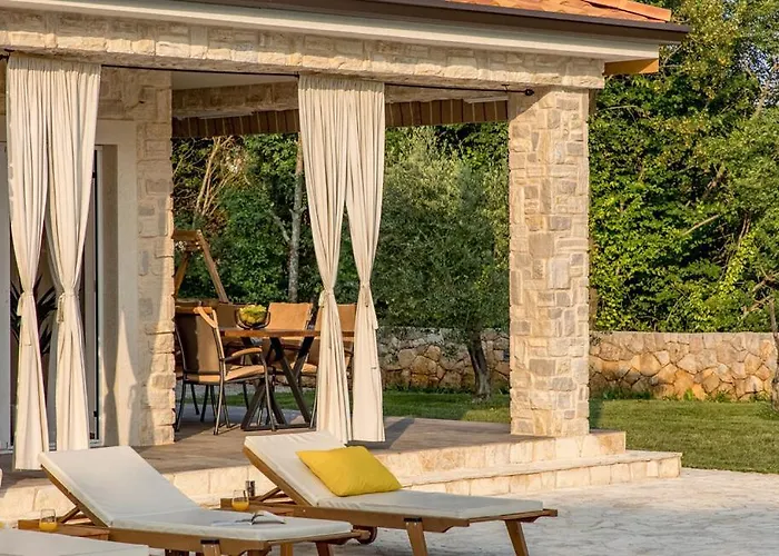 Lulu Kamena S Maslinikom Otok Krk Dobrinj Selo فيلة *