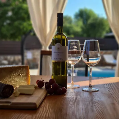 Vila Lulu Kamena S Maslinikom Otok Krk Dobrinj Selo Gostinjac *