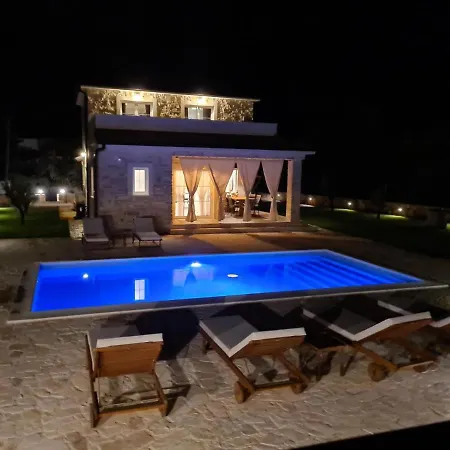 Lulu Kamena S Maslinikom Otok Krk Dobrinj Selo Gostinjac Vila