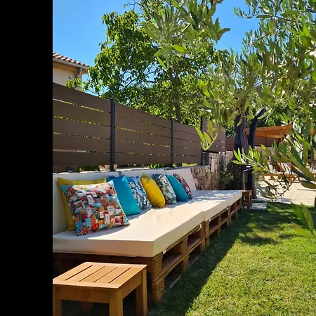 Lulu Kamena S Maslinikom Otok Krk Dobrinj Selo Gostinjac Vila