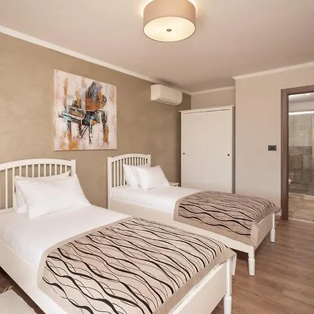 Villa Lulu Kamena Villa S Bazenom Otok Krk Selo Gostinjac