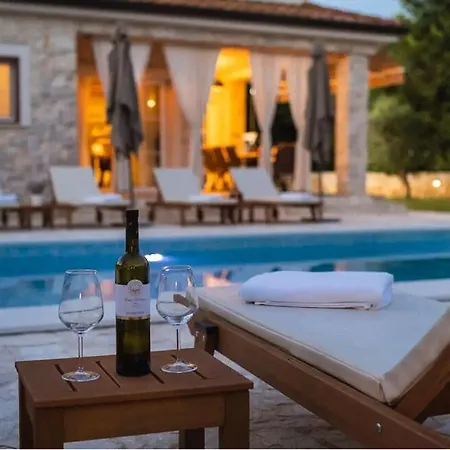 Villa Lulu Kamena Villa S Bazenom Otok Krk Selo Gostinjac *
